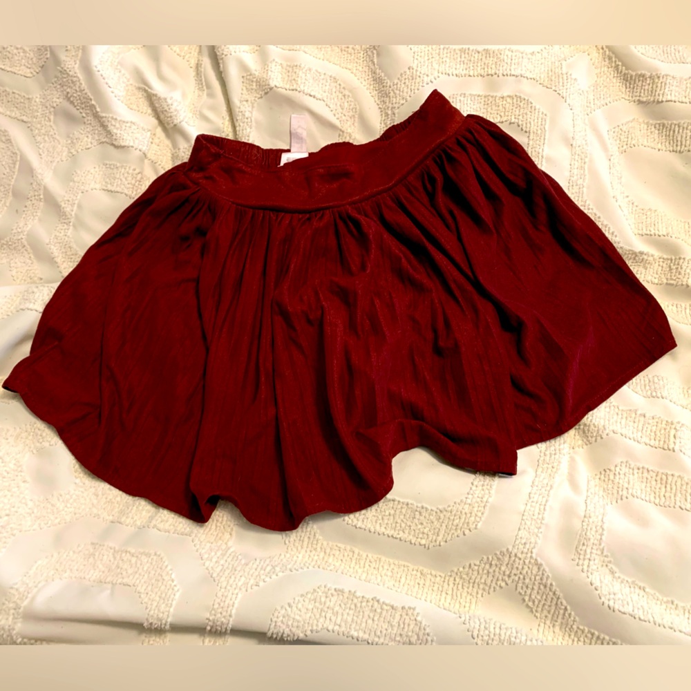 Skirt with built in shorts. Size S (girls)